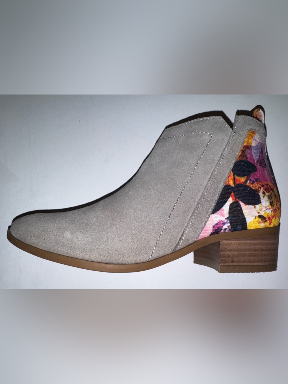 Suede Gray Ankle Booties with Floral
Detail, Inkkas, Style - Savannah - Picture 5 of 12